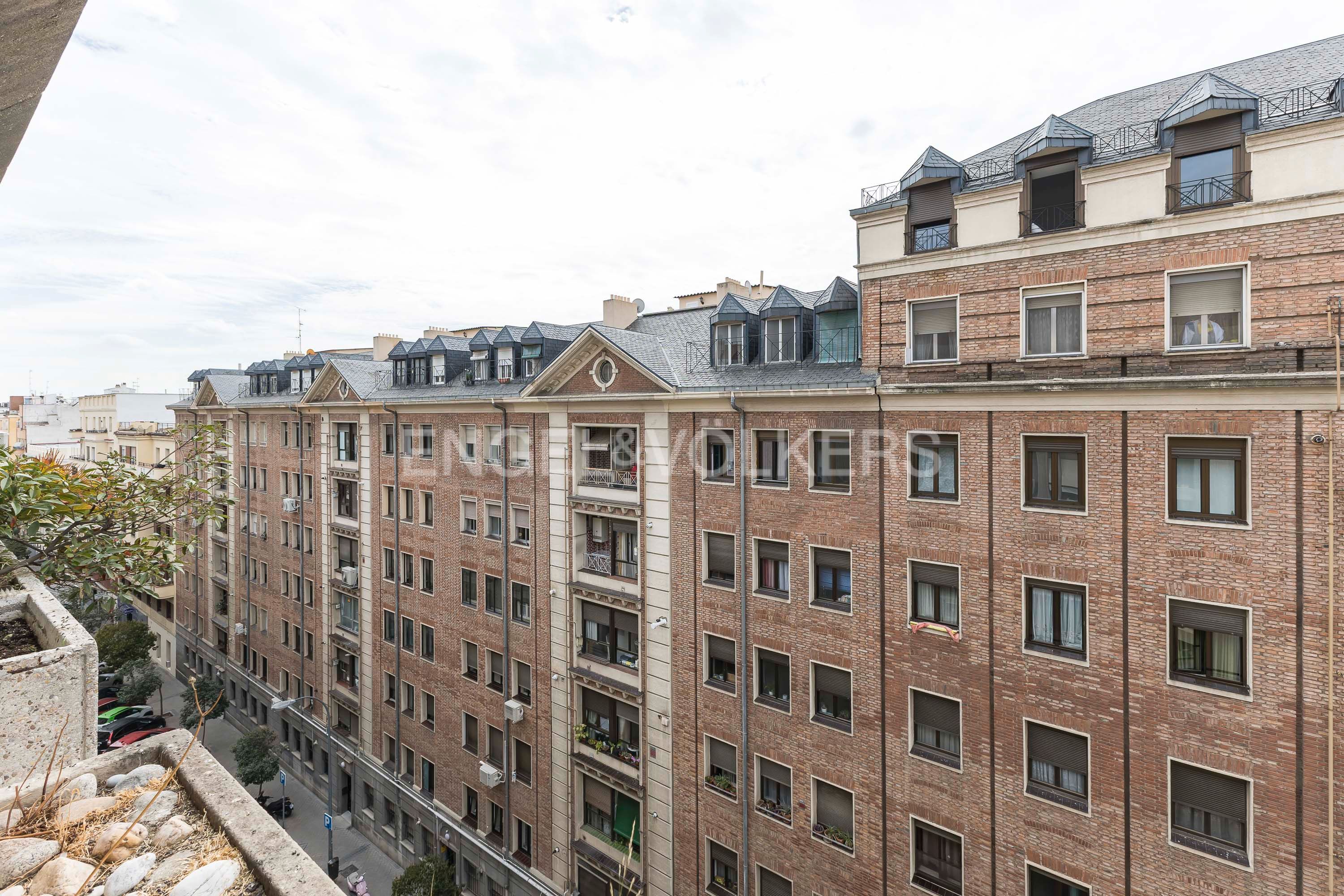 Vista exterior de Apartamento en venta en  Madrid Capital con Aire acondicionado, Calefacción y Jardín privado