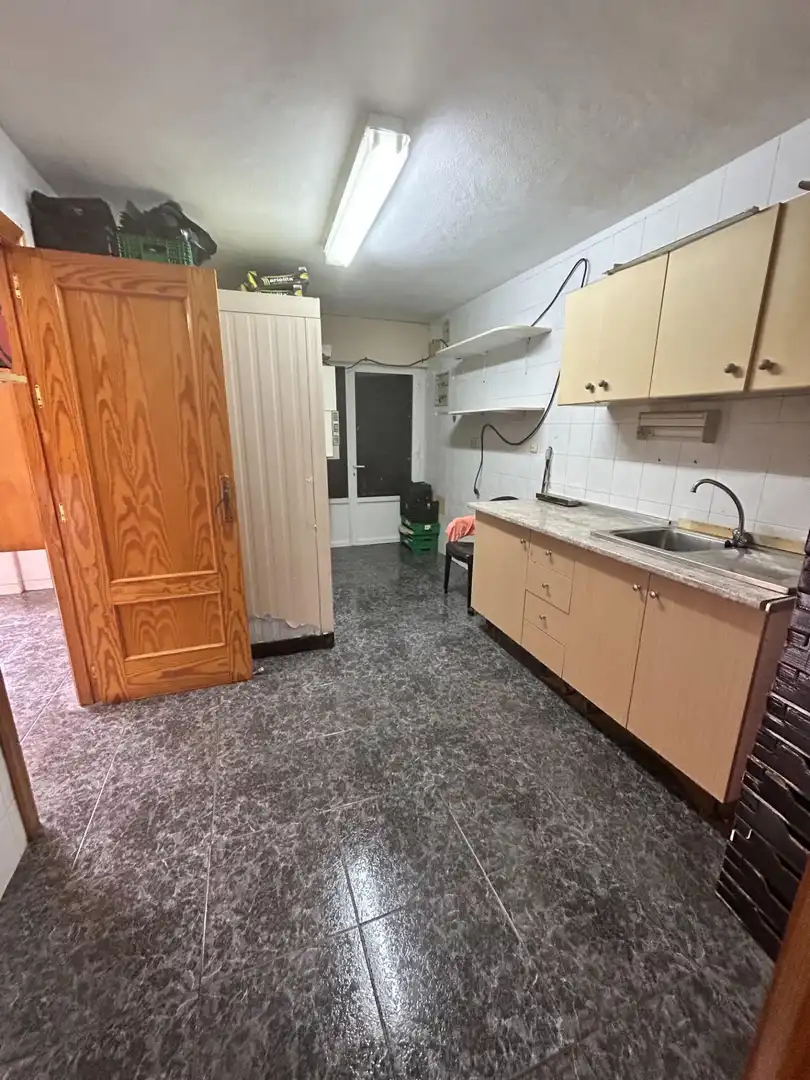 Cuina de Local en venda en Cartagena amb Aire condicionat i Moblat