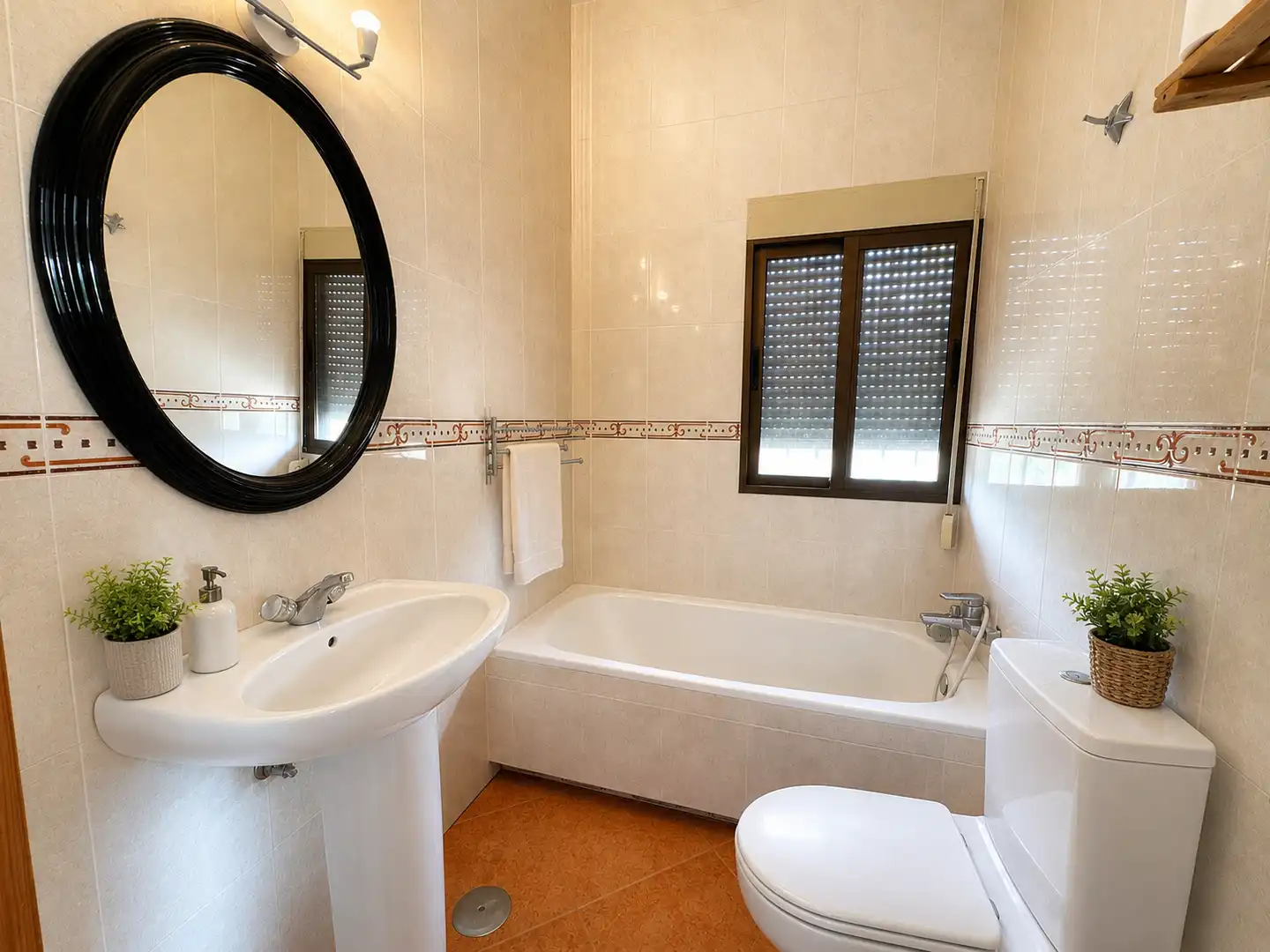 Bathroom of Houses for sale in Sevilla  with Storage room and Swimming Pool