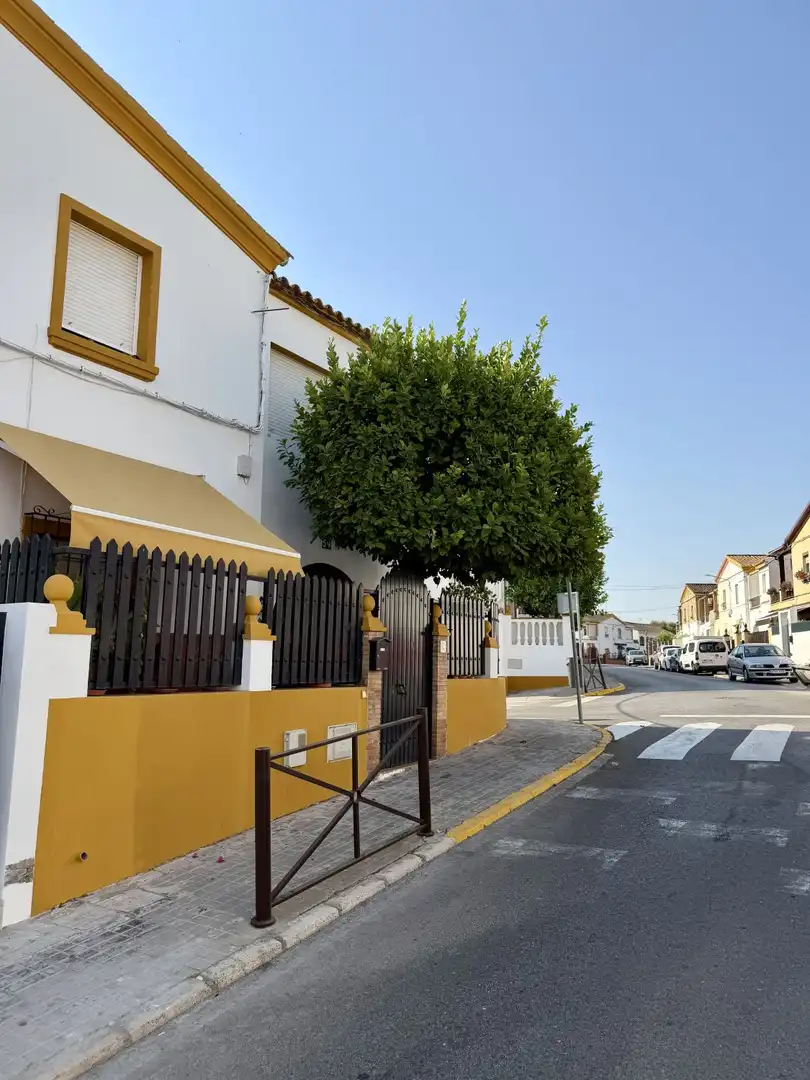 Vista exterior de Casa o chalet en venta en Camas con Aire acondicionado, Calefacción y Terraza