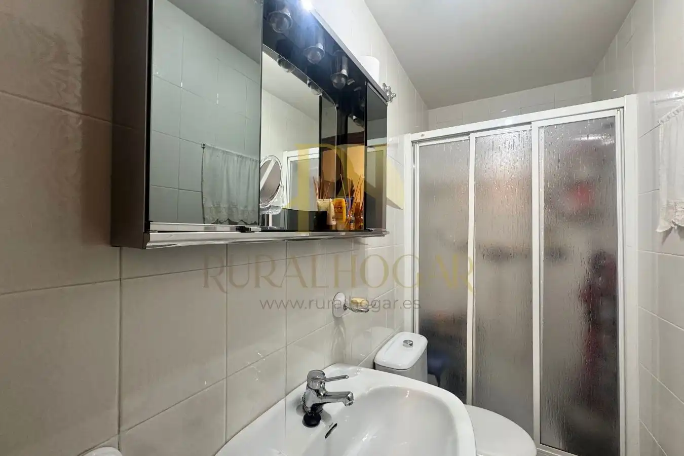Baño de Casa o chalet en venta en Santovenia de la Valdoncina con Calefacción, Jardín privado y Parquet