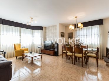 Adosado con balcón en venta en Sant Vicenç Dels Horts