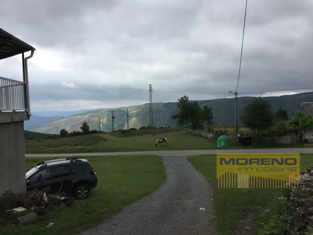 Vista exterior de Casa o xalet en venda en Navia de Suarna amb Terrassa