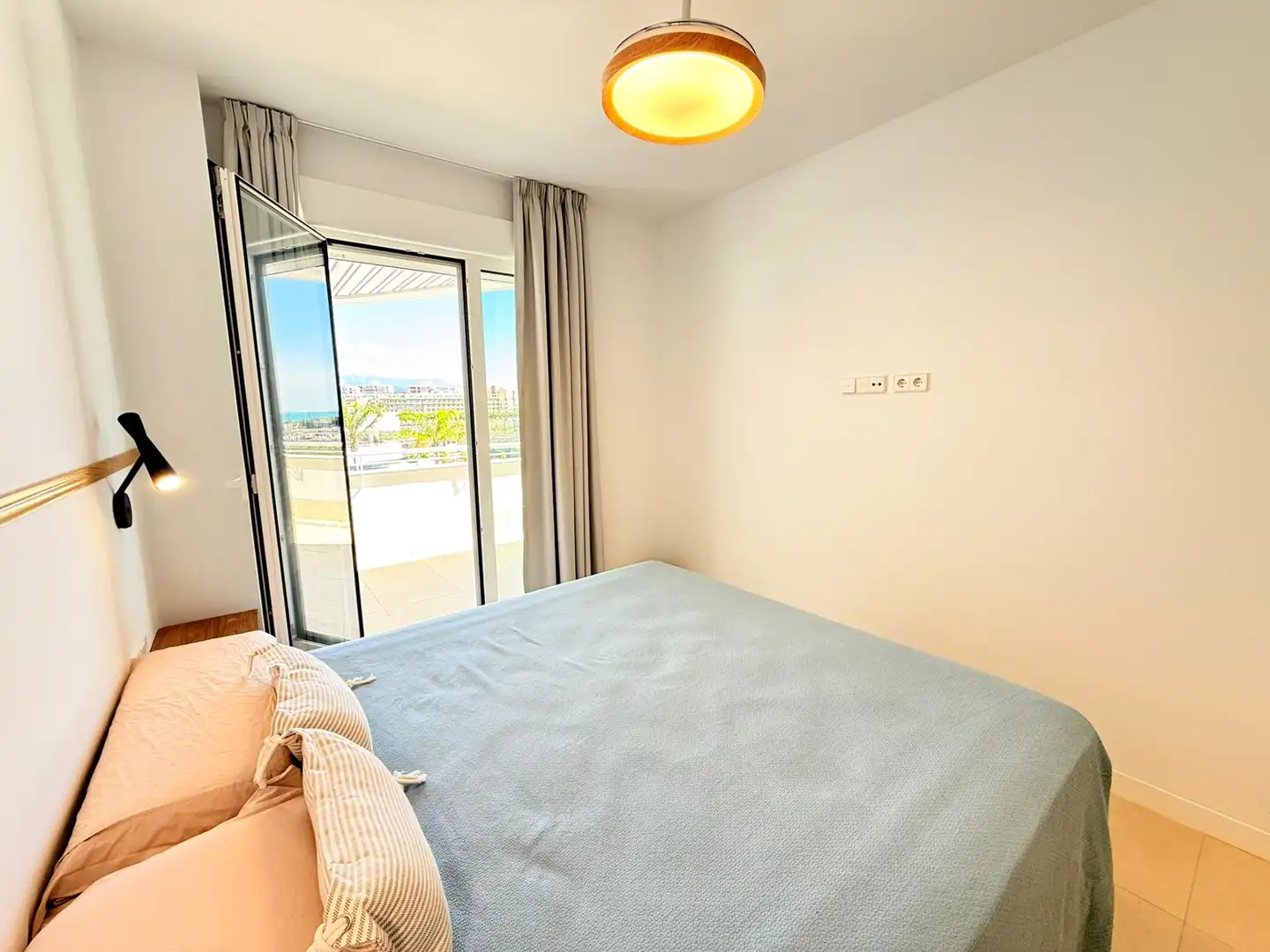 Habitación de Ático en venta en Vélez-Málaga con Aire acondicionado, Trastero y Piscina