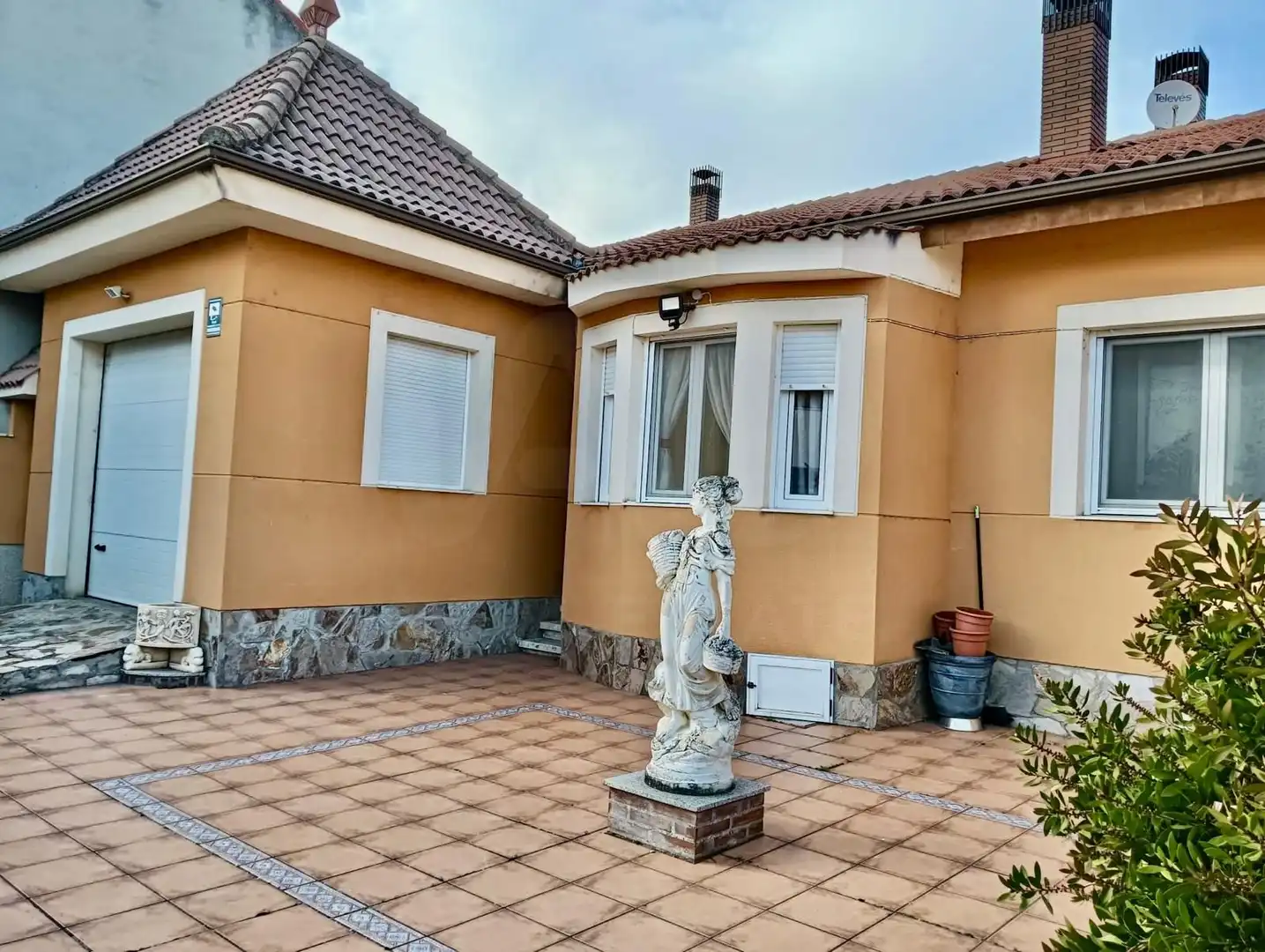Exterior view of Flat for sale in Soto de la Vega, León