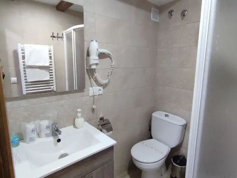 Bathroom of Houses for sale in Cazorla  with Air Conditioner, Terrace and Balcony