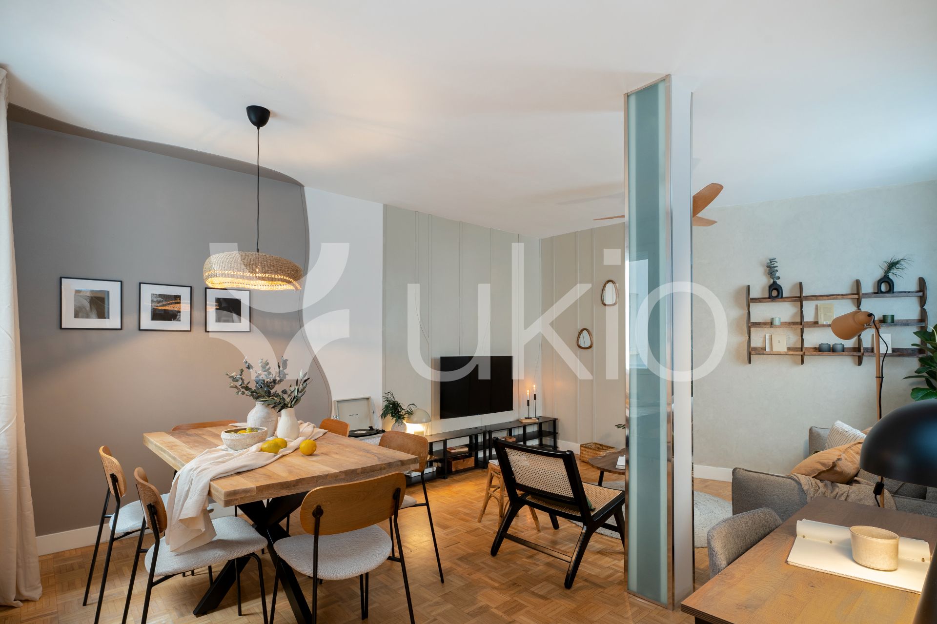 Sala d'estar de Apartament de lloguer en  Madrid Capital amb Aire condicionat, Calefacció i Moblat