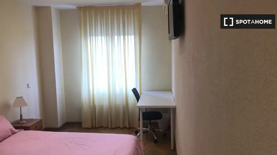 Bedroom of Flat for share in Getafe  with Air Conditioner, Heating and Terrace