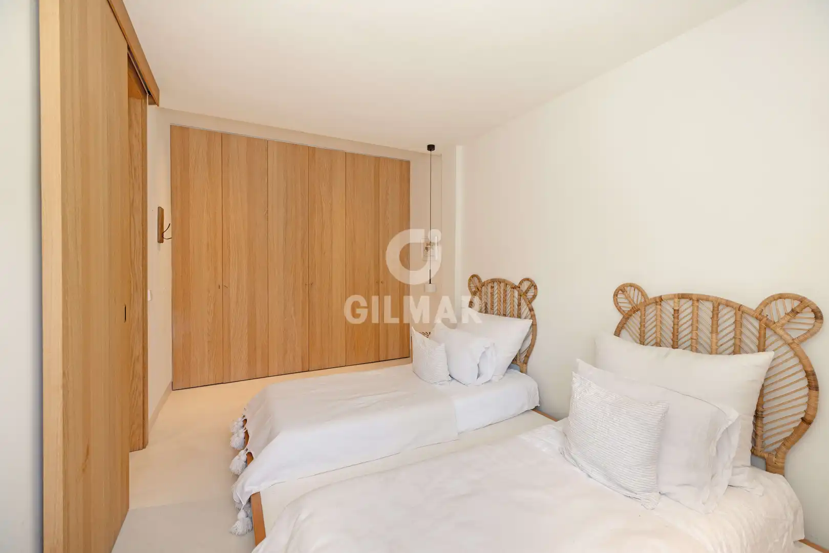 Habitación de Casa adosada en venta en Marbella con Calefacción, Jardín privado y Piscina