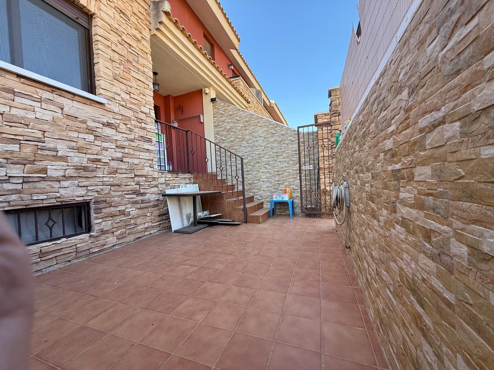 Terrassa de Casa adosada en venda en San Pedro del Pinatar amb Aire condicionat, Jardí privat i Terrassa