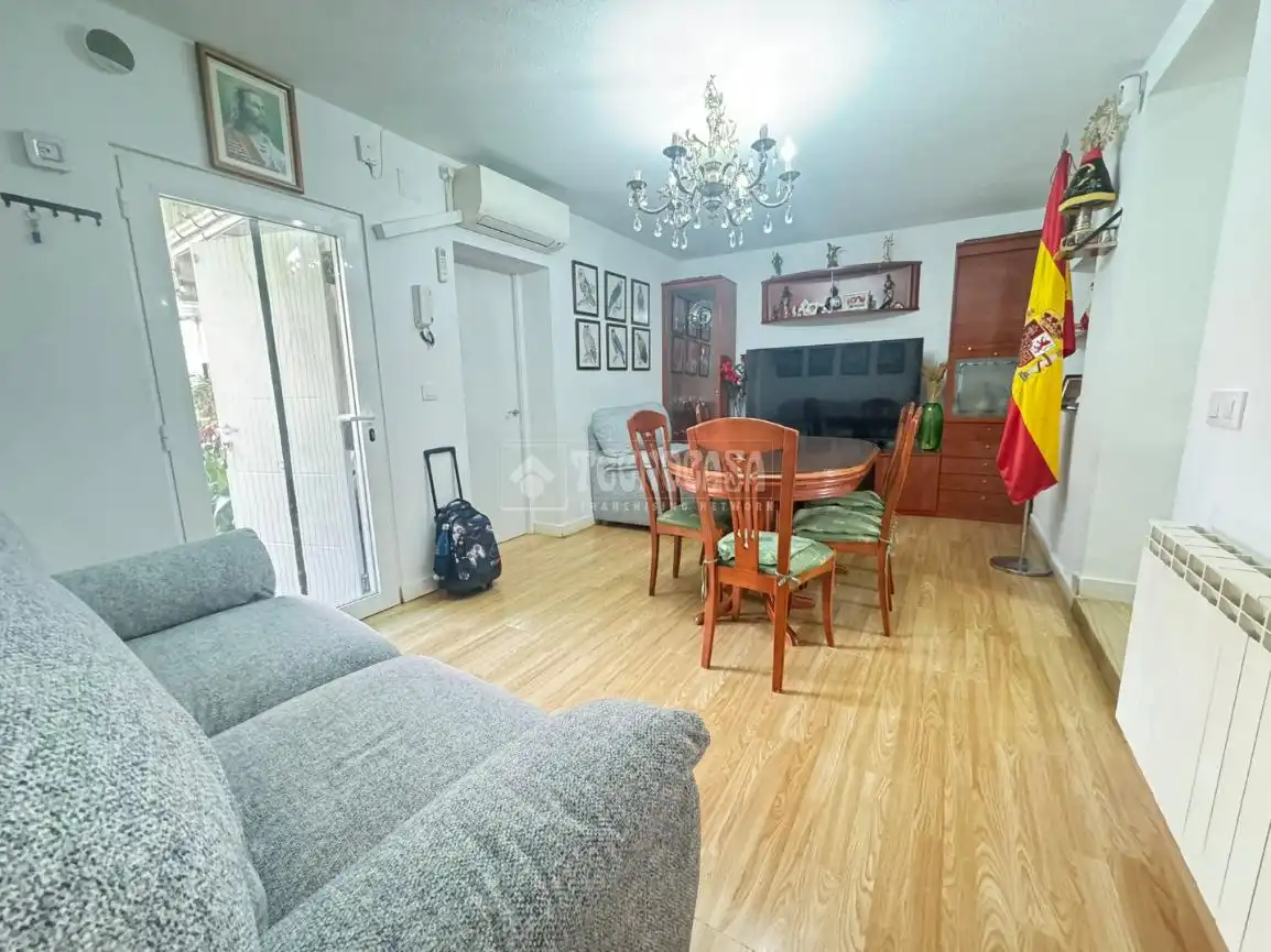 Sala d'estar de Casa adosada en venda en Aranjuez amb Aire condicionat i Calefacció