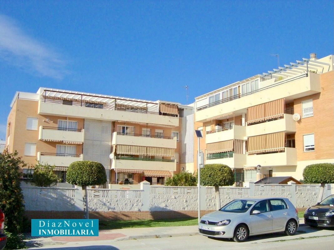 Vista exterior de Apartamento en venta en Rincón de la Victoria con Aire acondicionado, Lavadora y Piscina comunitaria