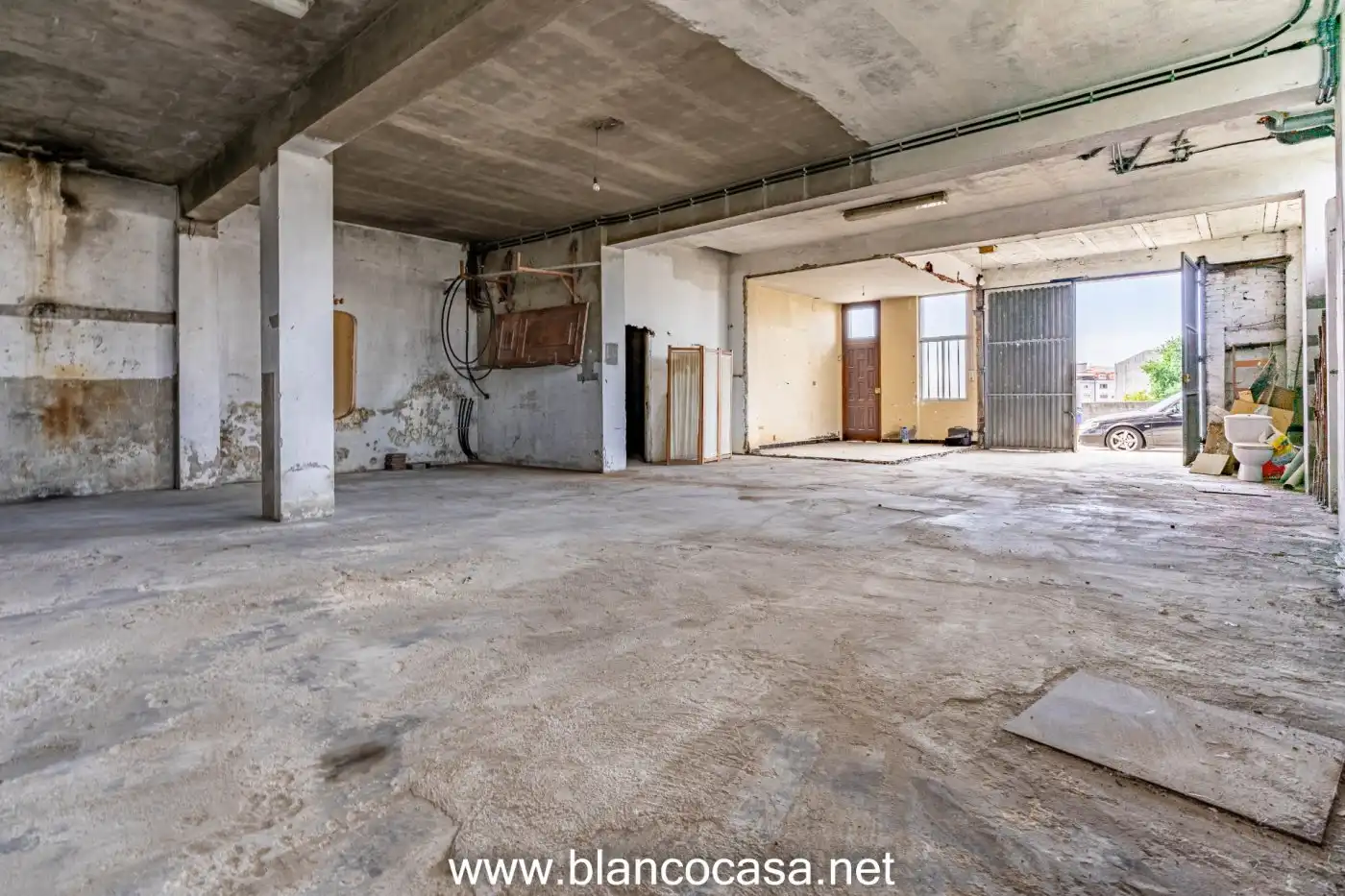 Local commercial à louer à Carballo