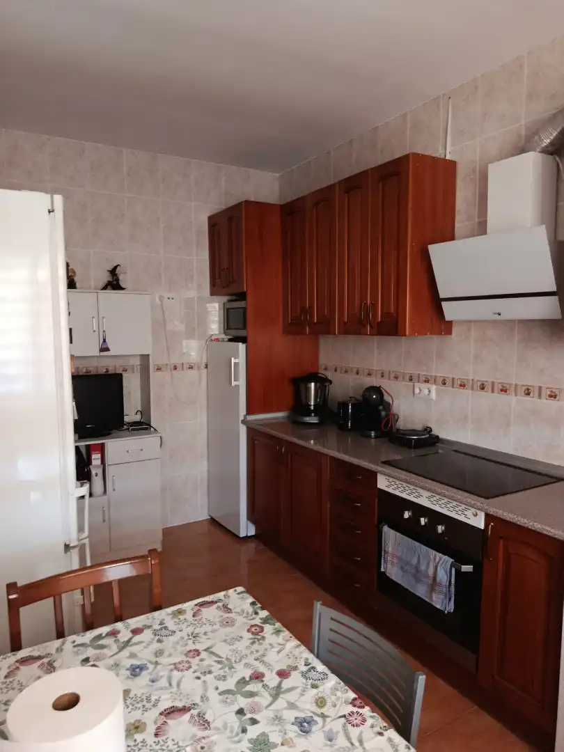 Cuina de Casa adosada en venda en Mota del Cuervo amb Calefacció, Terrassa i Moblat