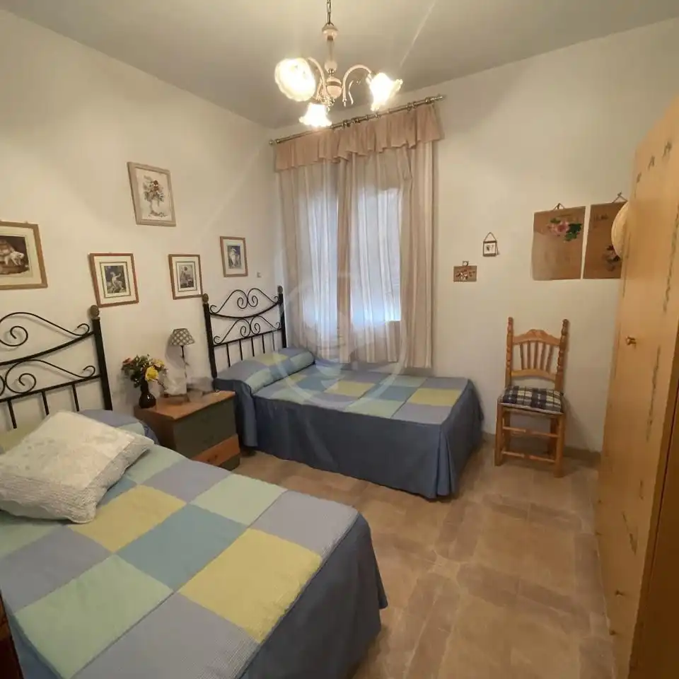 Dormitori de Casa o xalet en venda en Linares amb Aire condicionat i Terrassa