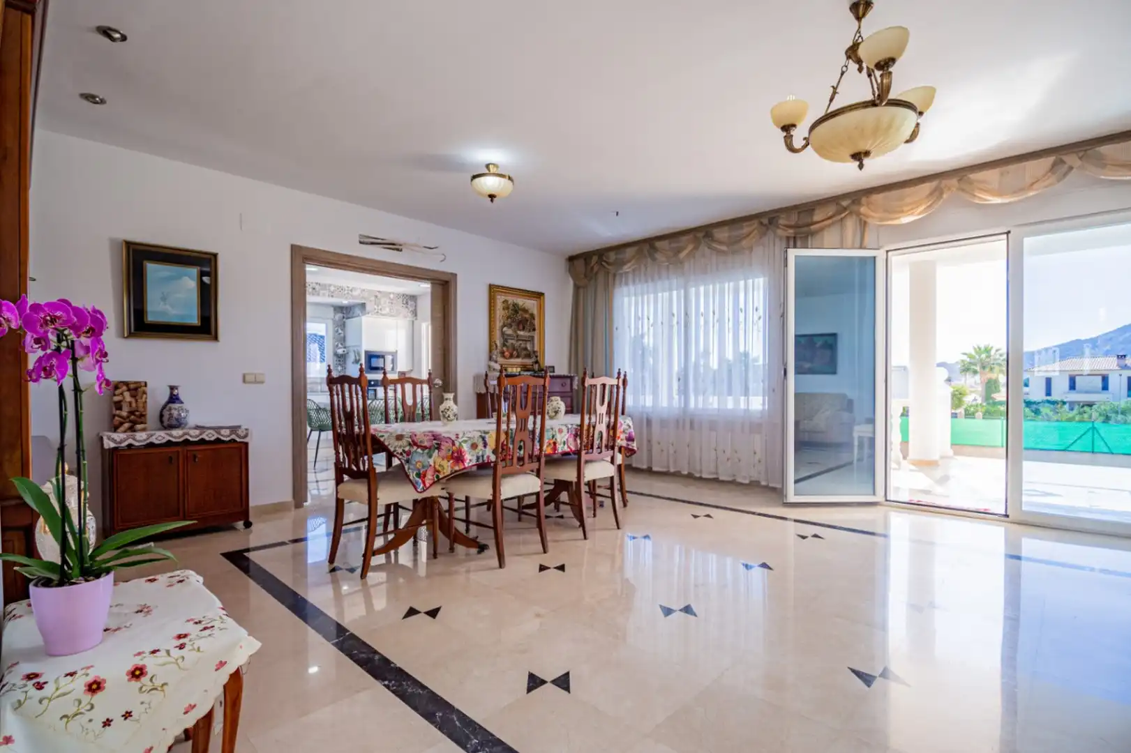 Comedor de Casa o chalet en venta en L'Alfàs del Pi con Aire acondicionado, Calefacción y Jardín privado