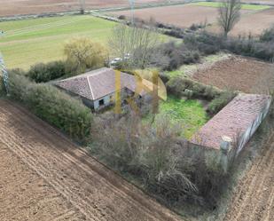 Casa o xalet en venda en Villamañán amb Calefacció, Jardí privat i Moblat