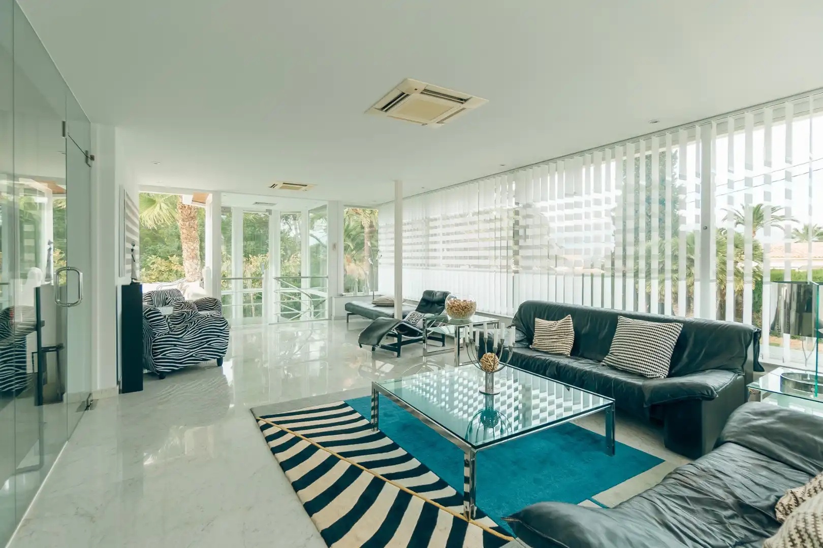 Sala de estar de Casa o chalet en venta en L'Alfàs del Pi con Terraza y Piscina