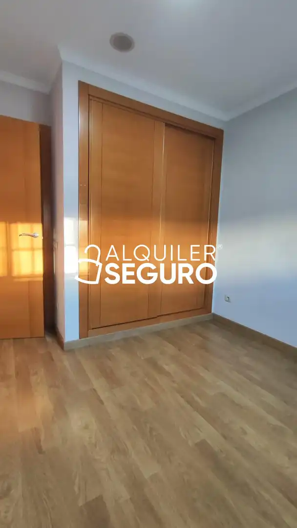 Schlafzimmer von Wohnung zur Miete in Valencia mit Klimaanlage und Terrasse