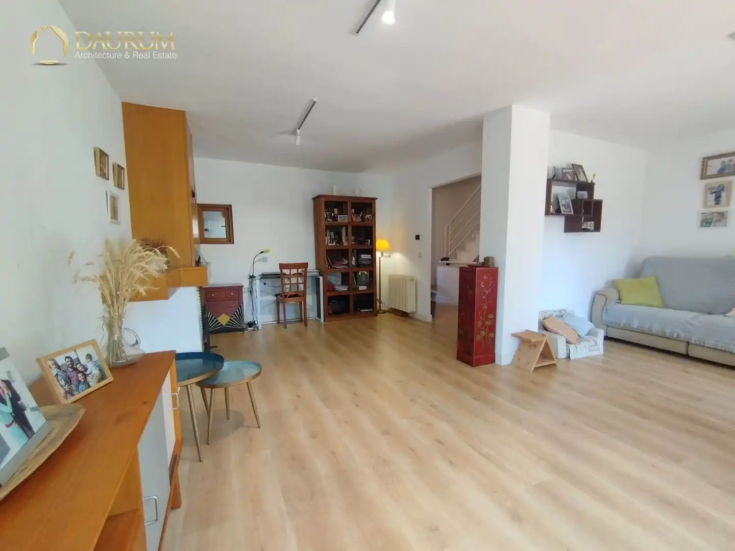 Sala d'estar de Casa adosada en venda en Alcalá de Henares amb Calefacció, Jardí privat i Terrassa