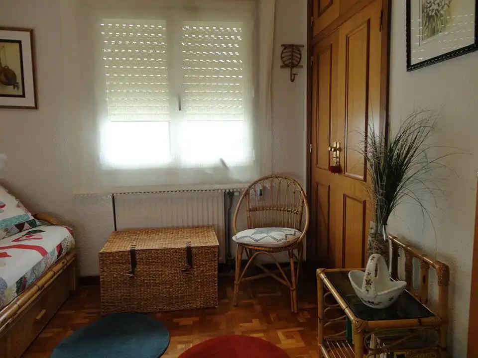 Habitación de Piso en venta en Salas de los Infantes con Calefacción, Terraza y Amueblado