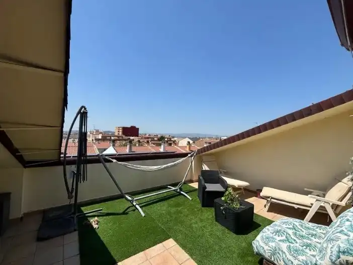 Ático con terraza en alquiler en Núcleo Urbano