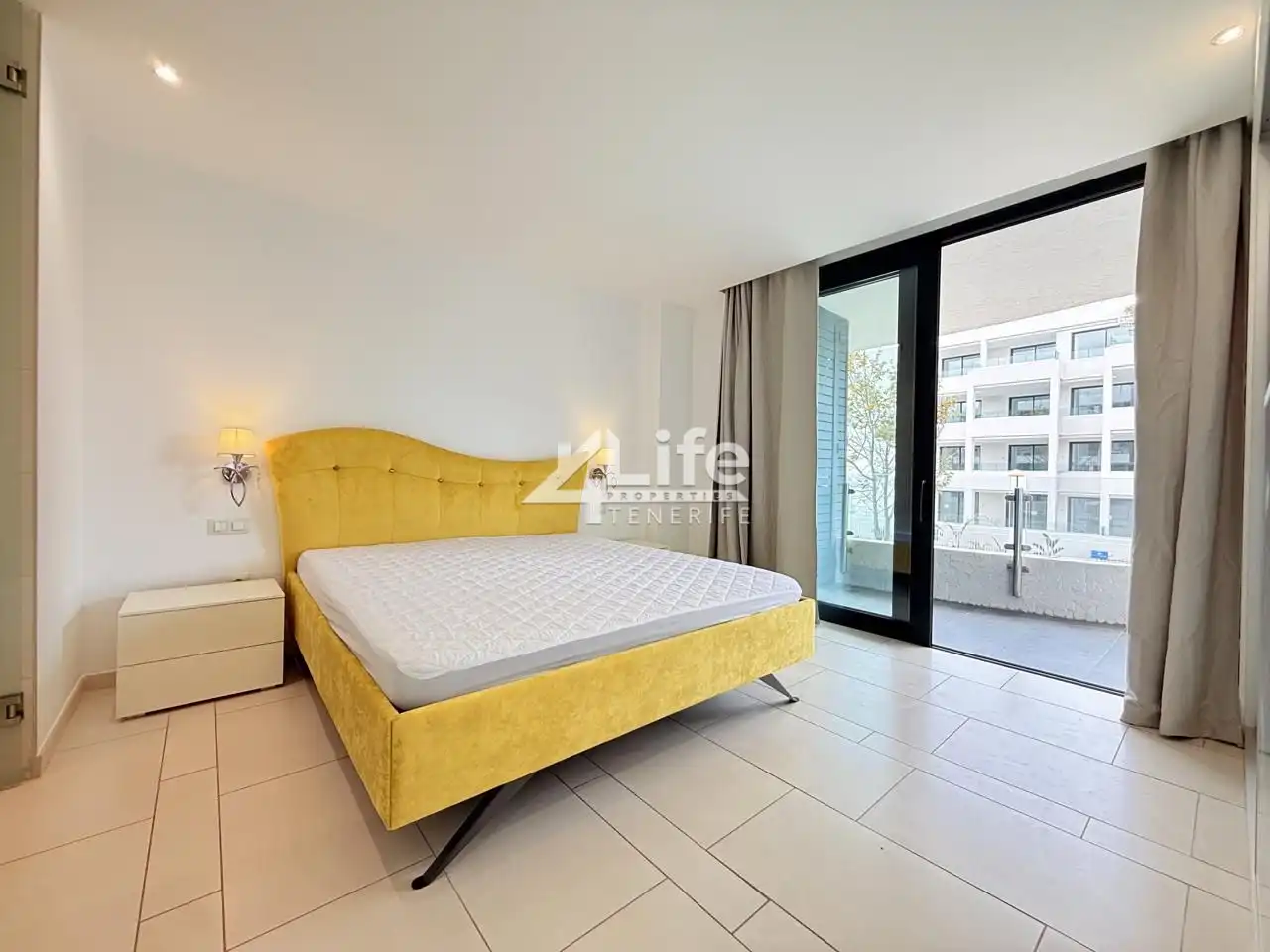 Habitación de Apartamento de alquiler en Arona con Aire acondicionado, Terraza y Piscina