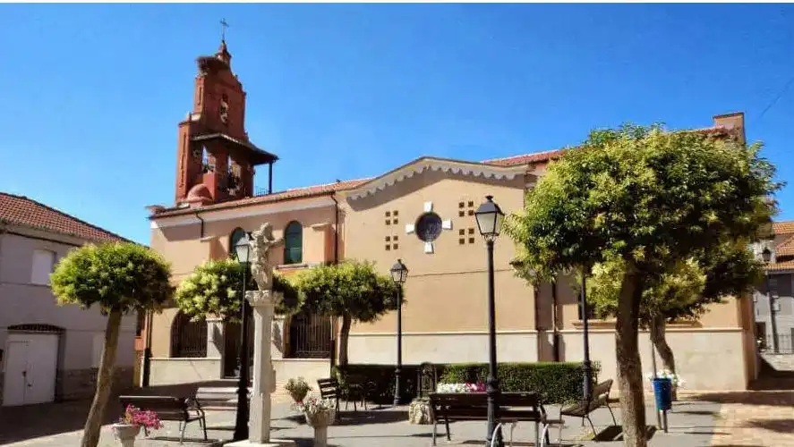 Vista exterior de Finca rústica en venda en Santa Marina del Rey amb Terrassa