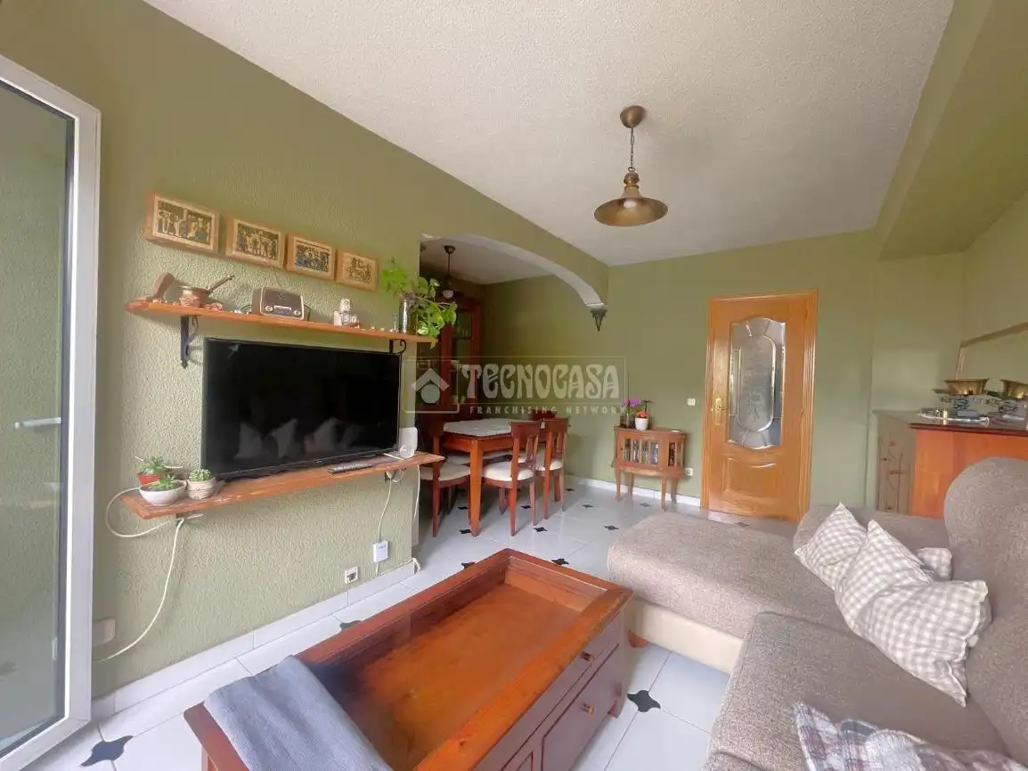 Sala de estar de Piso en venta en San Agustín del Guadalix con Calefacción, Terraza y Amueblado