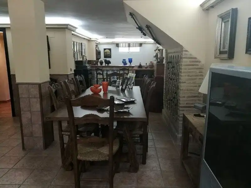 Menjador de Casa o xalet en venda en Córdoba amb Aire condicionat, Calefacció i Jardí privat