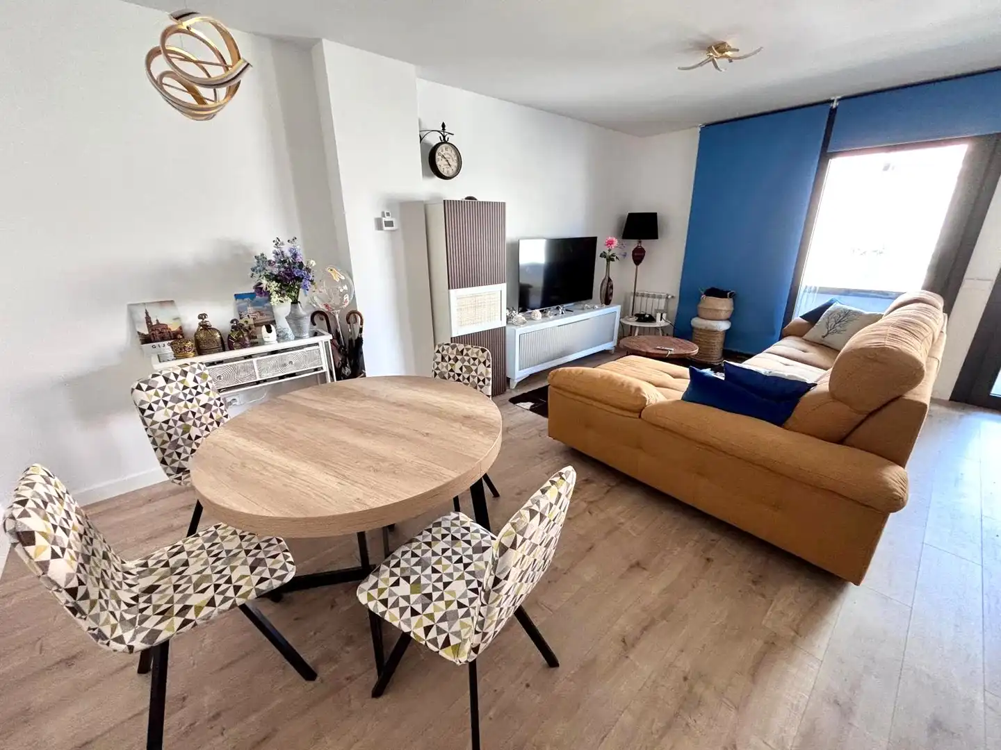 Wohnzimmer von Wohnung zum Verkauf in Gijón  mit Heizung, Privatgarten und Parkett