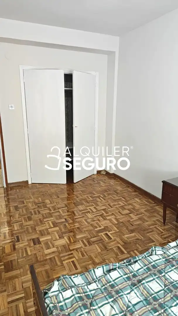 Habitación de Piso de alquiler en Aranda de Duero con Calefacción, Terraza y Trastero