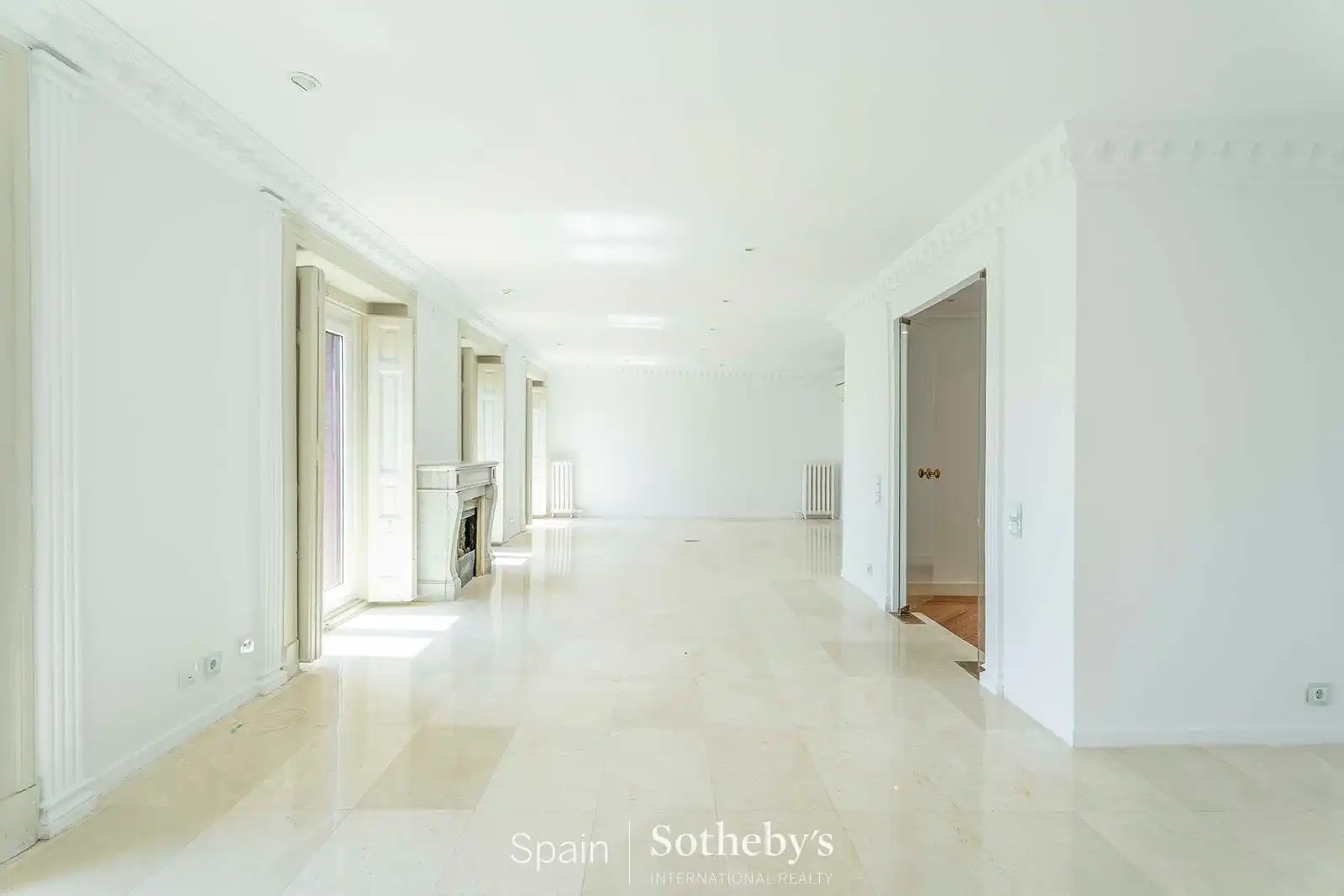 Apartament de lloguer a Plaza de Santa Bárbara, Justicia - Chueca