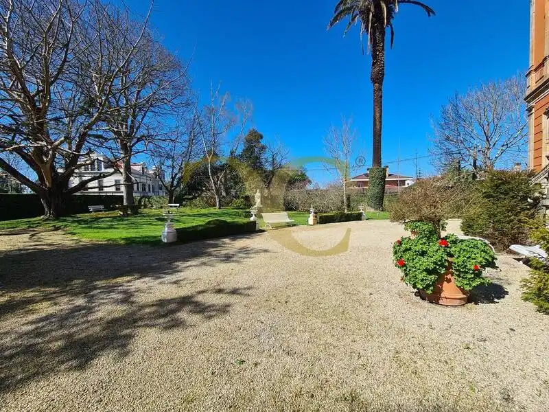 Jardí de Casa o xalet en venda en Gijón  amb Calefacció, Jardí privat i Terrassa