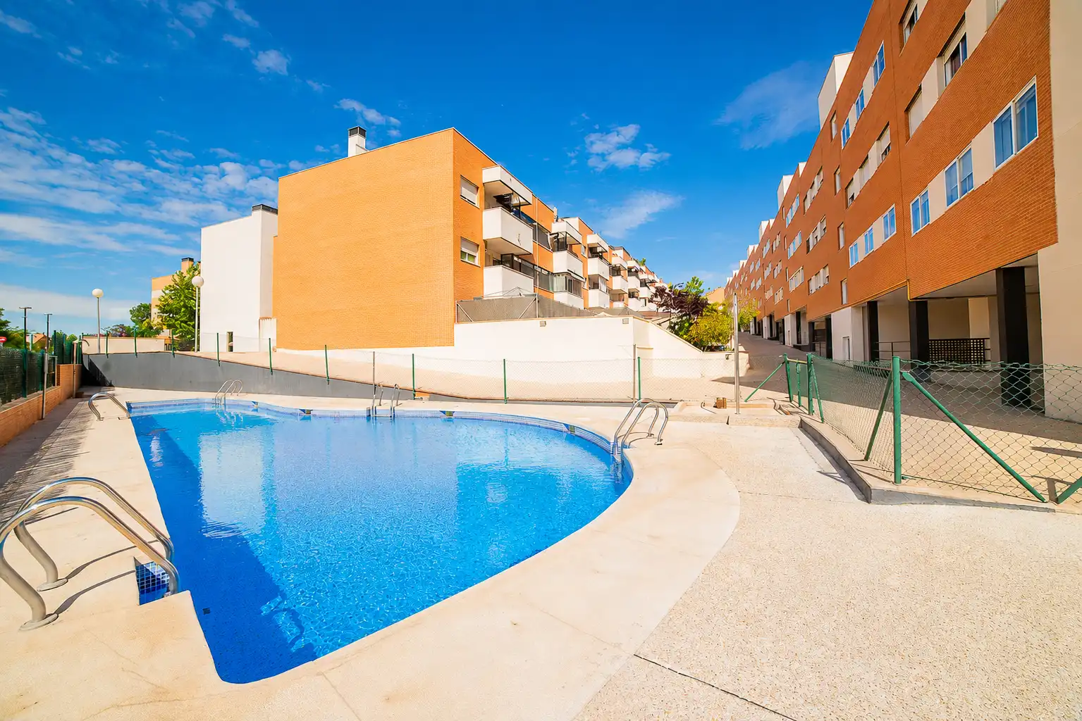 Piscina de Piso en venta en Arroyomolinos (Madrid) con Calefacción, Jardín privado y Terraza