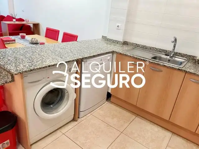 Cuina de Pis de lloguer en Dénia amb Aire condicionat, Terrassa i Traster