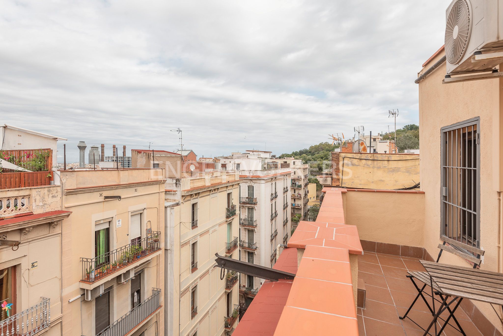 Vista exterior de Àtic en venda en  Barcelona Capital amb Calefacció, Parquet i Terrassa