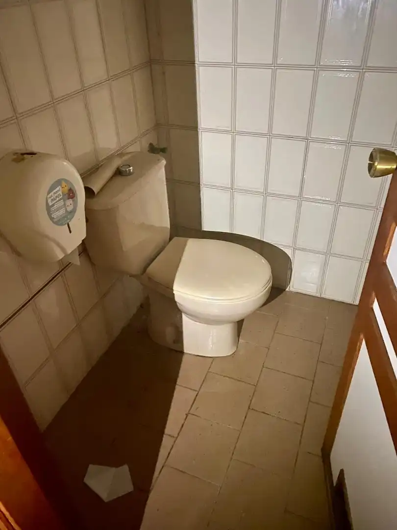 Baño de Local de alquiler en Gijón  con Amueblado