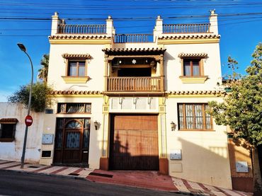 Maison mitoyenne avec balcon à vendre à Bailén - Miraflores