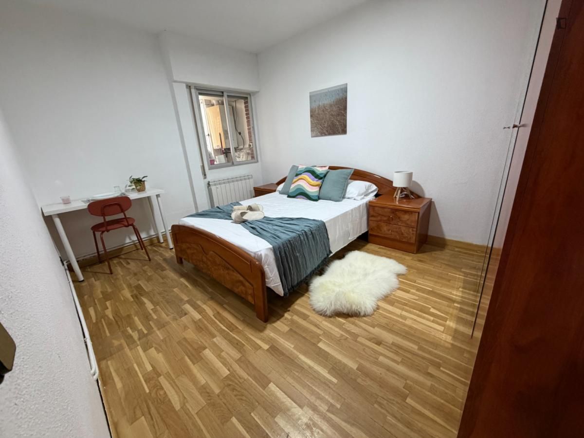 Dormitori de Apartament per a compartir en  Madrid Capital amb Aire condicionat, Calefacció i Moblat