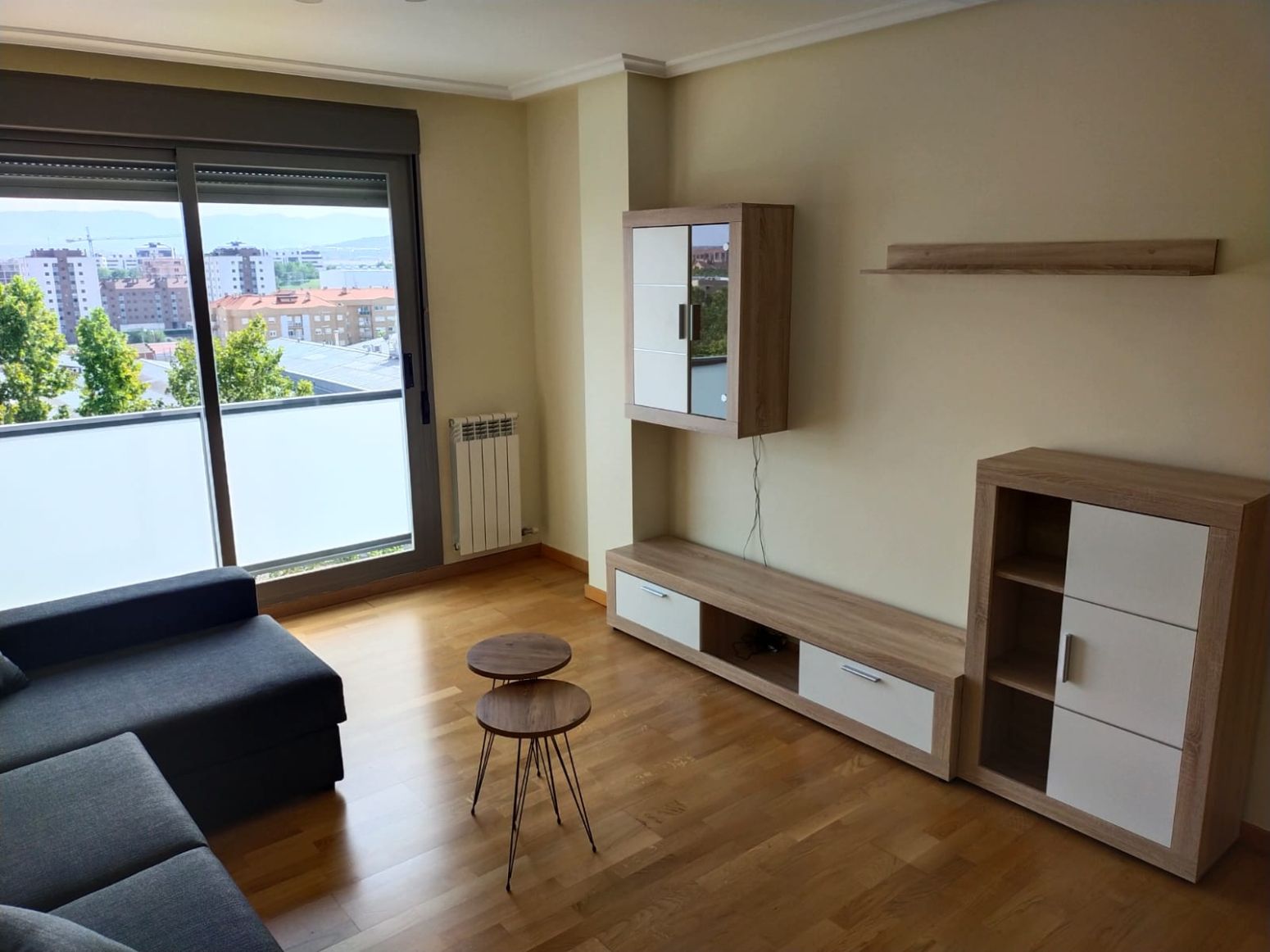 Living room of Flat to rent in  Logroño  with Heating, Private garden and Parquet flooring