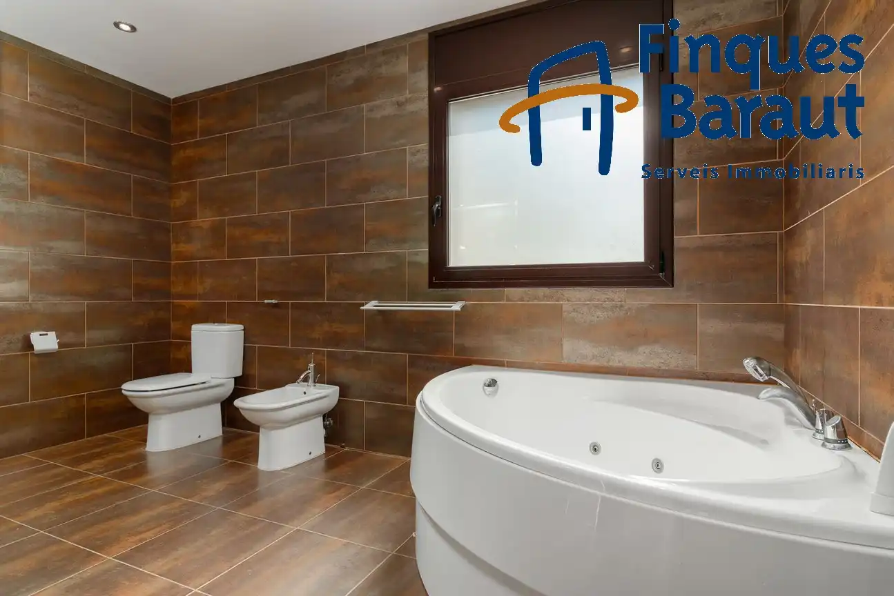 Bathroom of Houses for sale in Pau  with Air Conditioner, Heating and Private garden