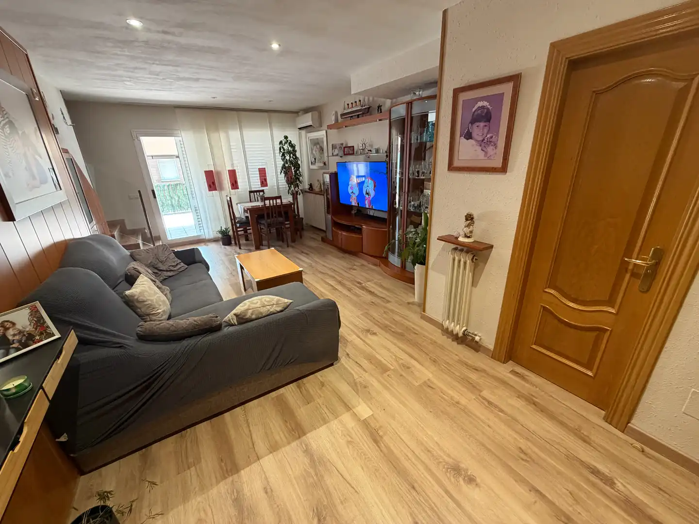 Sala d'estar de Casa adosada en venda en Olot amb Aire condicionat, Calefacció i Terrassa
