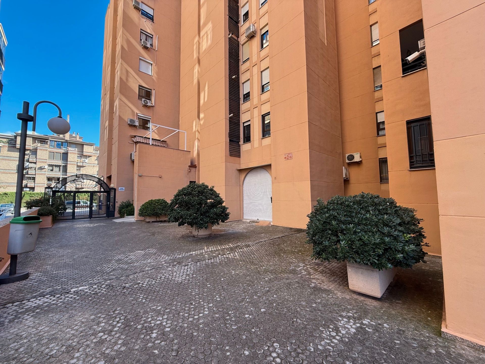 Exterior view of Flat for sale in  Granada Capital  with Private garden and Balcony