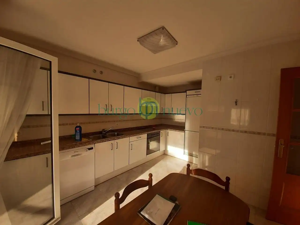 Cocina de Casa adosada en venta en San Andrés del Rabanedo con Calefacción, Jardín privado y Parquet