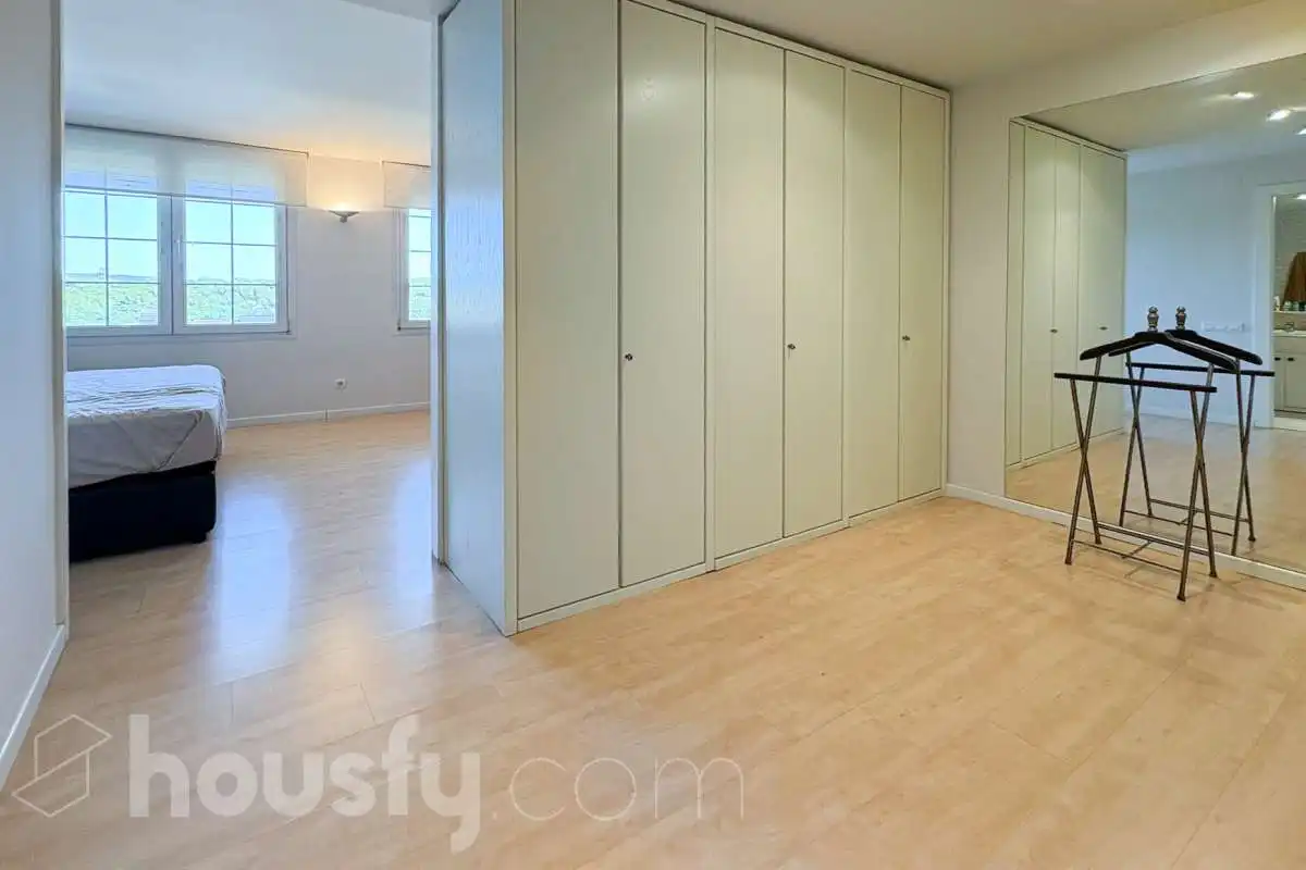 Habitación de Casa o chalet en venta en Girona con Aire acondicionado, Calefacción y Jardín privado