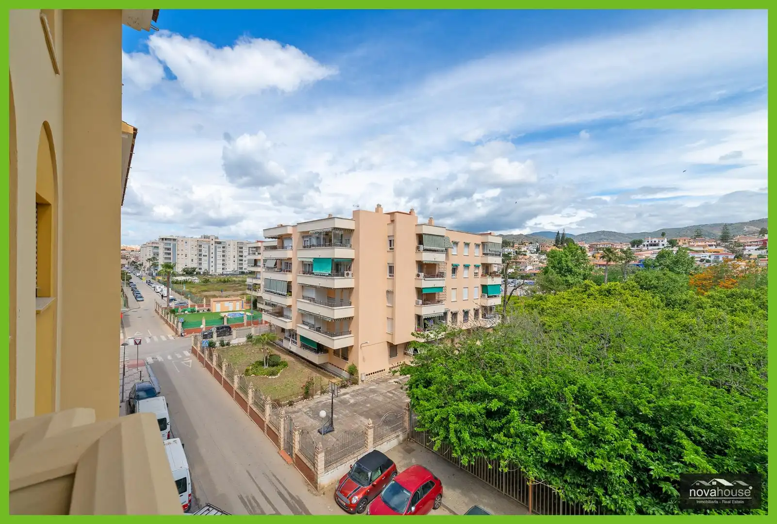 Außenansicht von Wohnung zum Verkauf in Rincón de la Victoria mit Terrasse, Abstellraum und Balkon