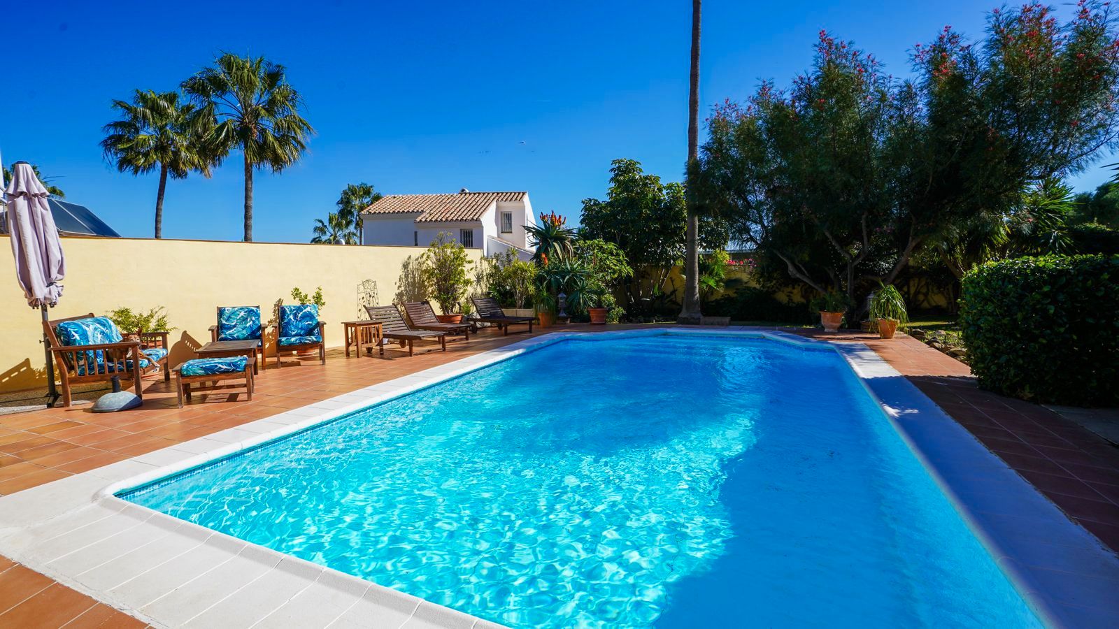 Swimming pool of House or chalet for sale in Estepona  with Air Conditioner, Private garden and Terrace