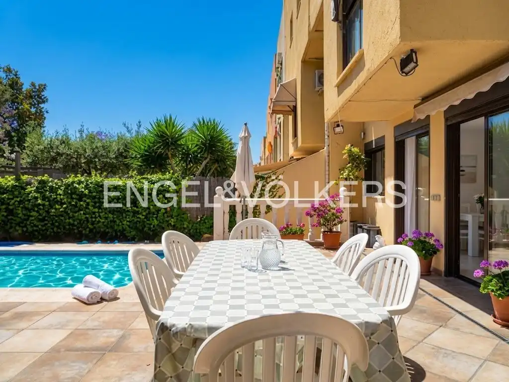 Terraced house with terrace to rent in Picanya