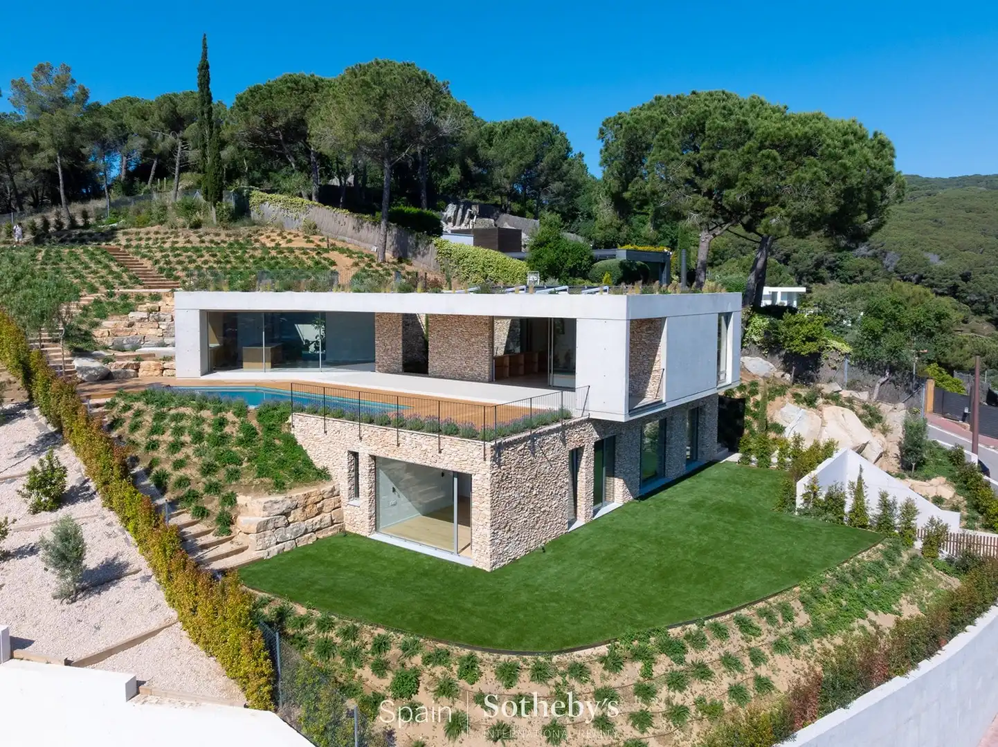 Casa amb piscina en venda a Carrer Bellesguard